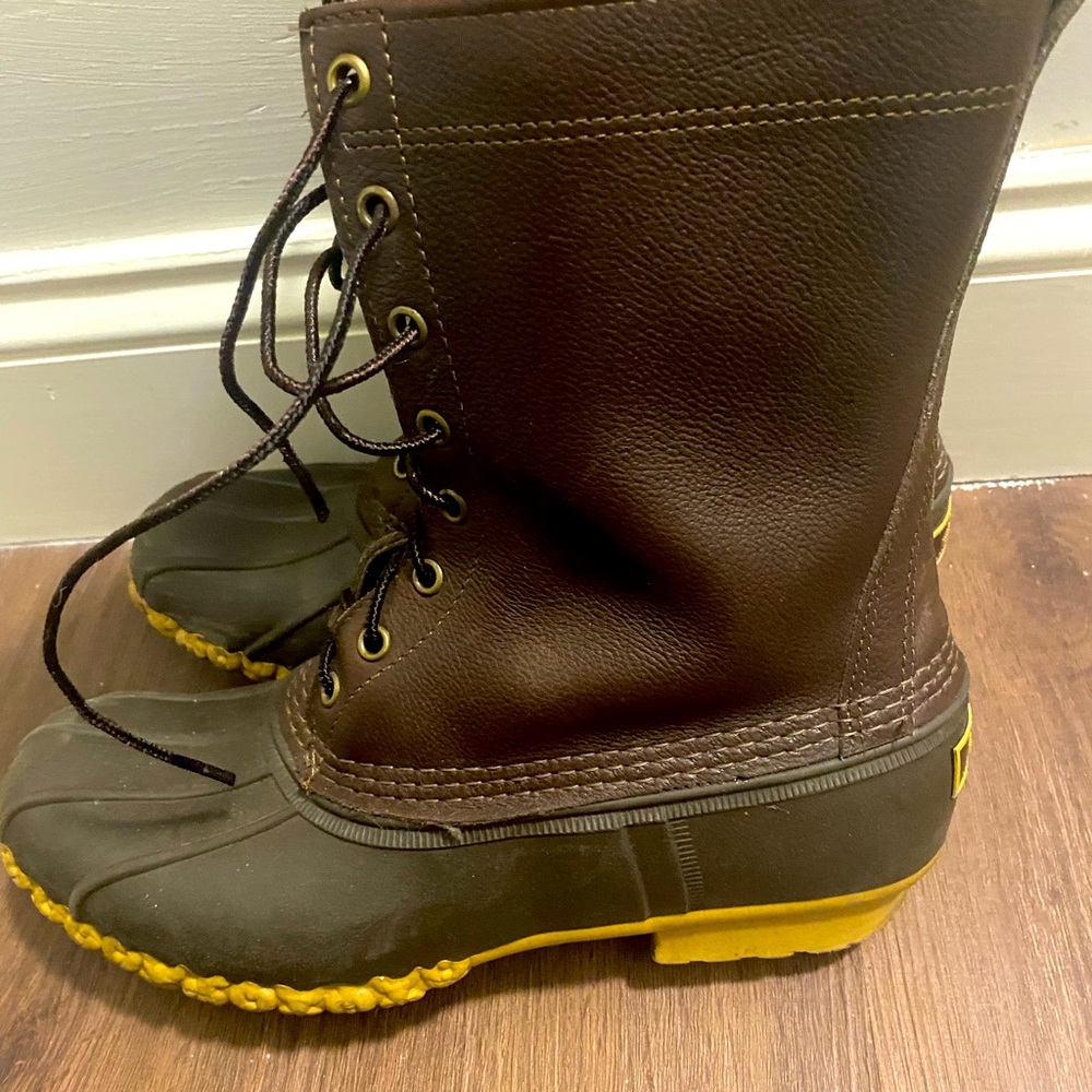 Women’s size 10 L.L. Bean Maine Hunting Shoe.